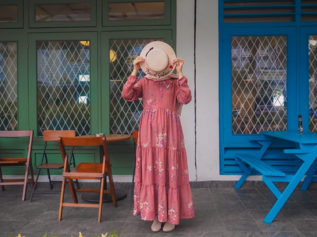fashion hijab saat traveling
