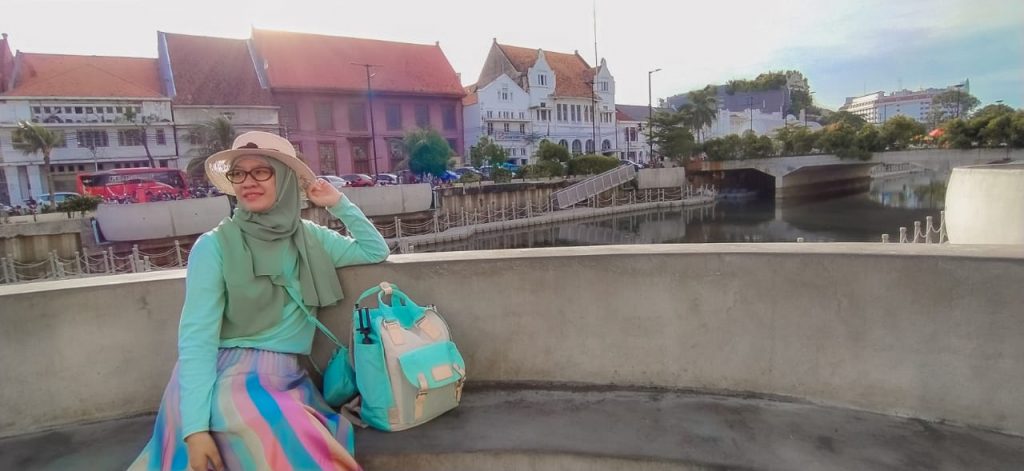 fashion hijab saat traveling
