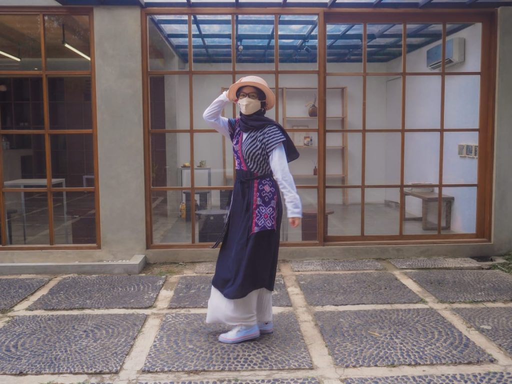 fashion hijab saat traveling