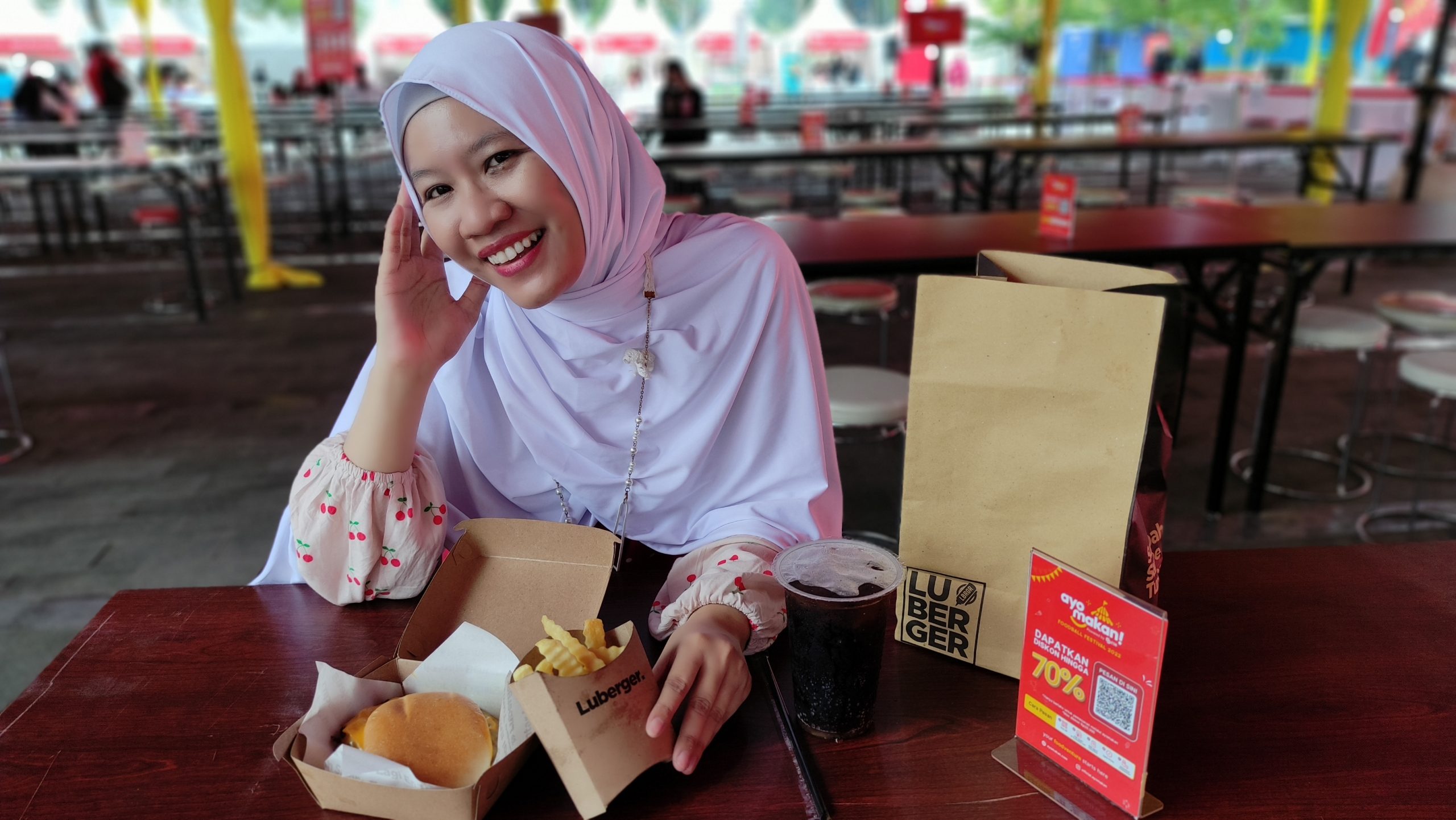 cari tempat makan di ayomakan!