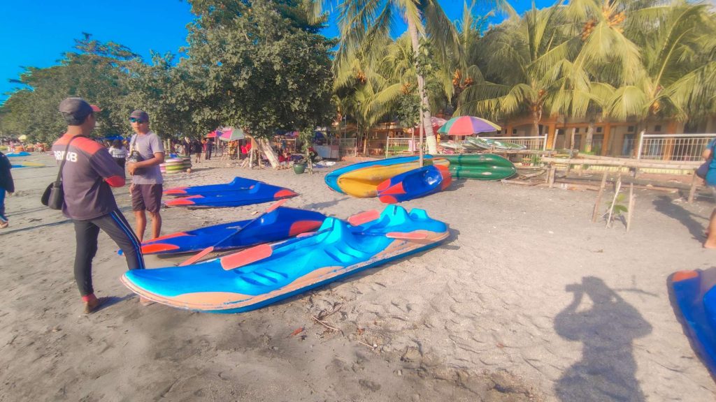 pantai pasir putih situbondo