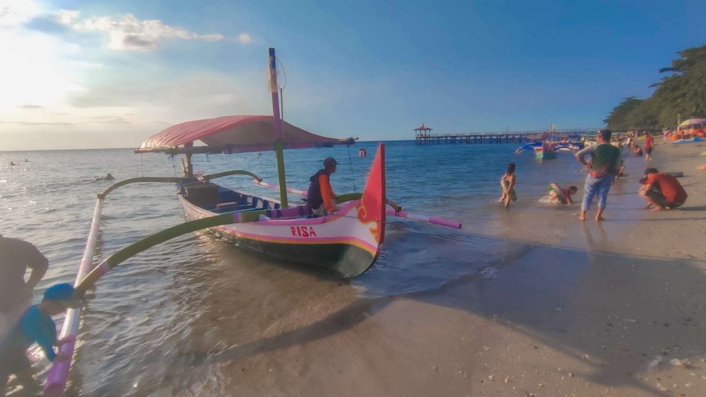 pantai pasir putih situbondo