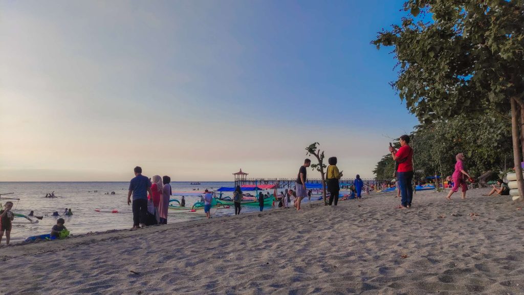 pantai pasir putih situbondo
