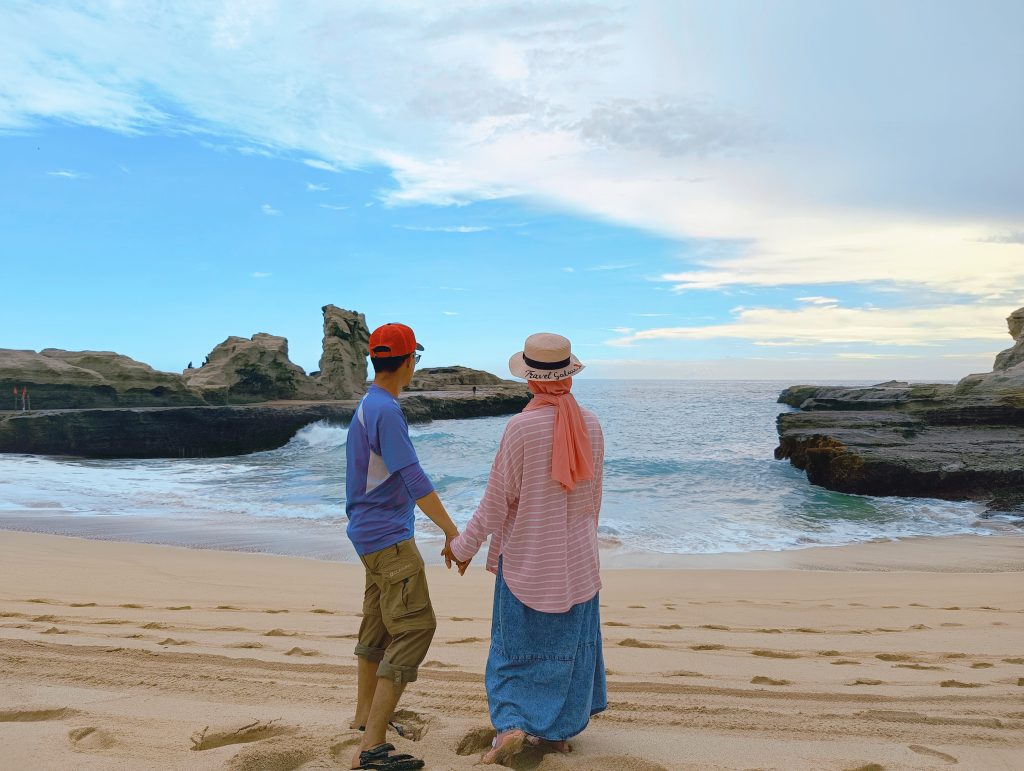 Rekomendasi Wisata Pacitan Pantai Klayar