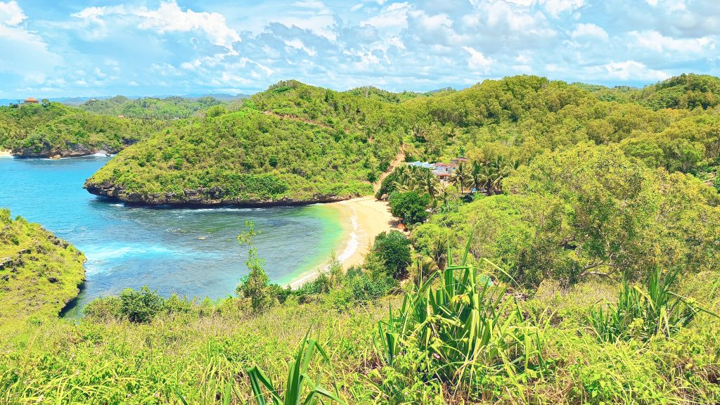 Rekomendasi Wisata Pacitan Pantai Kasap