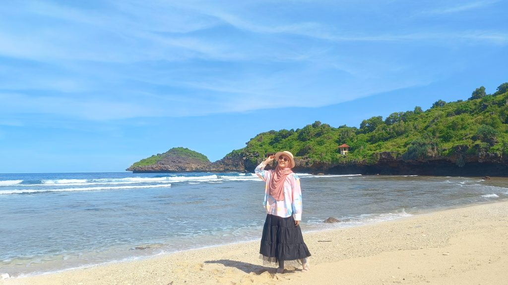 Rekomendasi Wisata Pacitan Pantai Srau