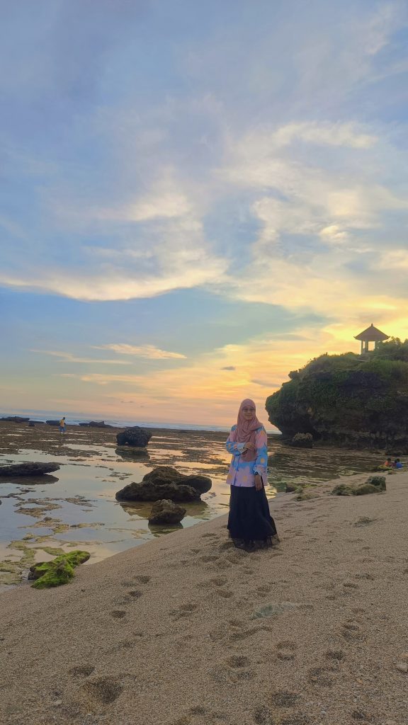Rekomendasi Wisata Pacitan Pantai Watukarung